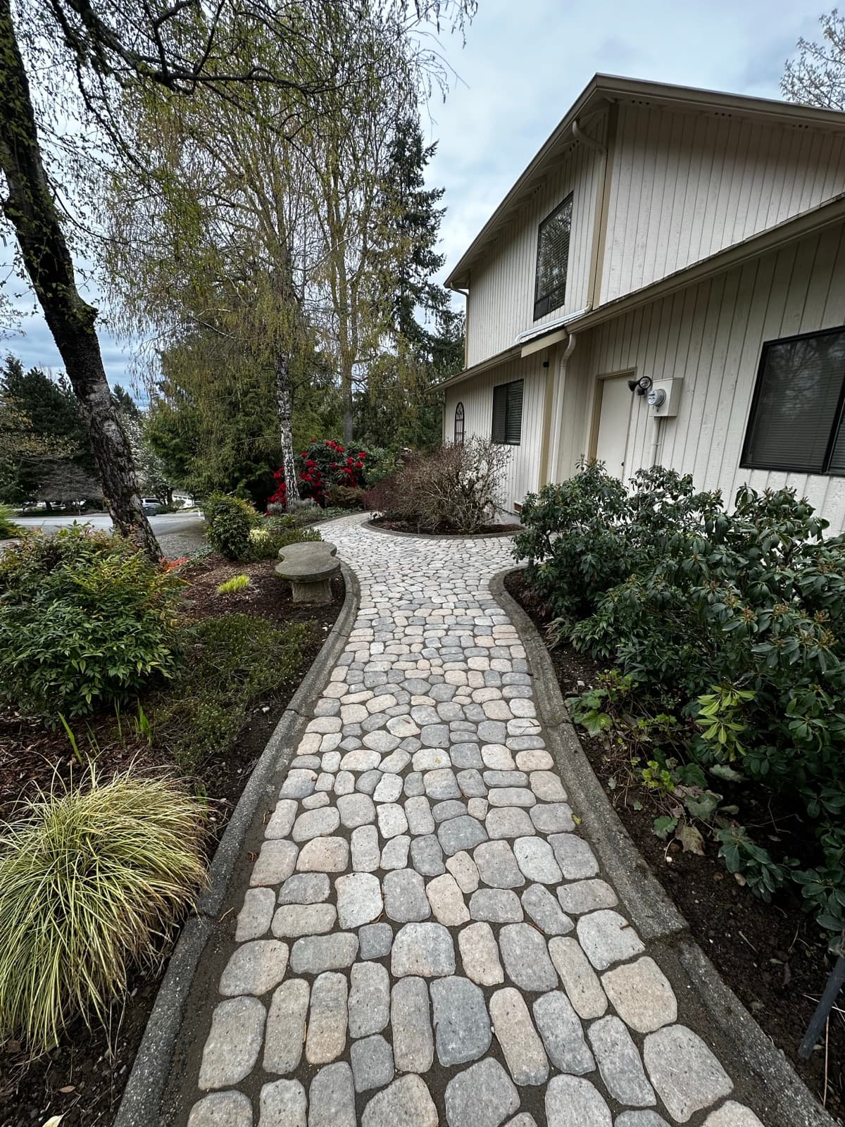 Paver installation with custom color blend pattern