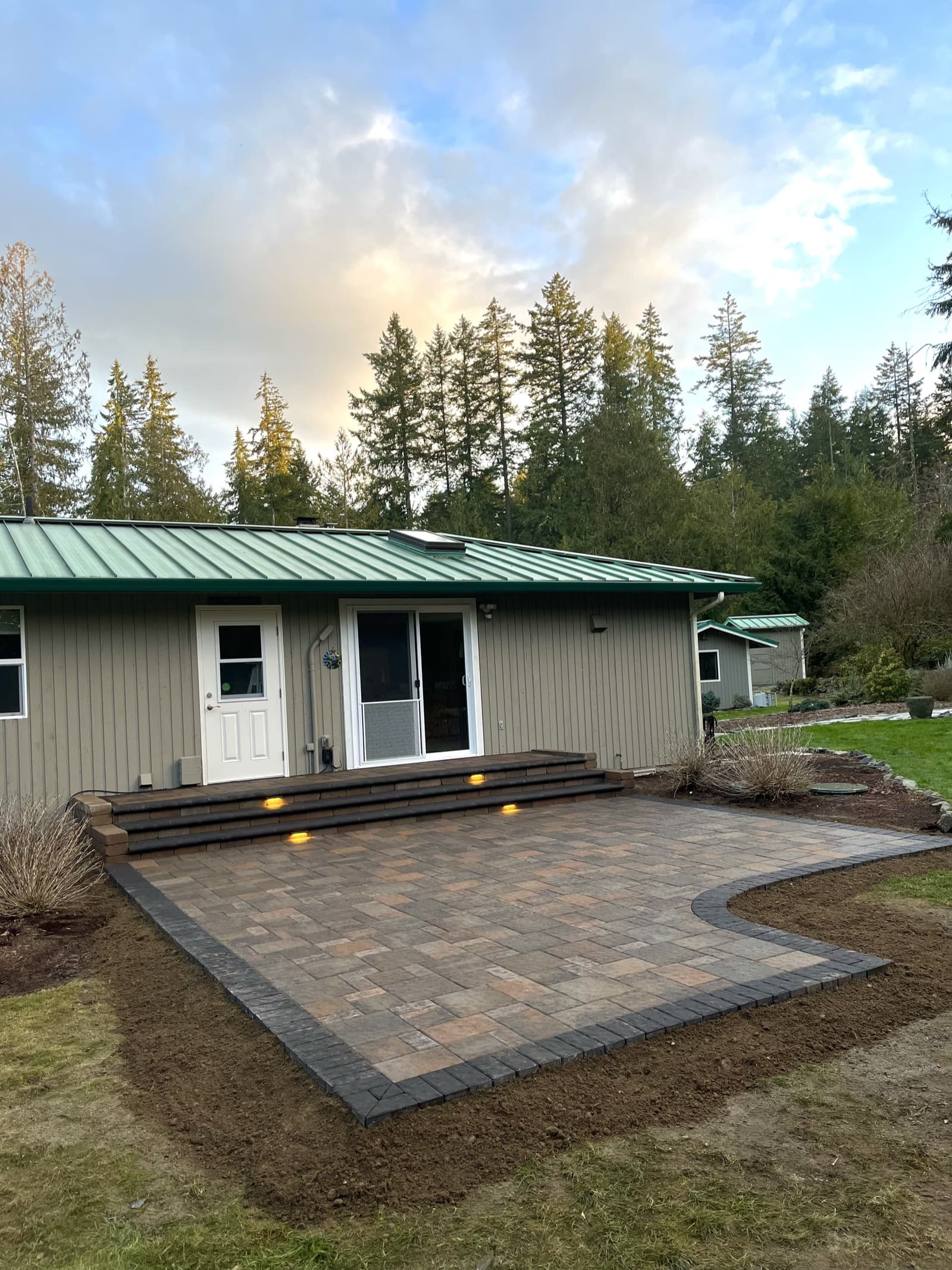 Multi-level paver patio with integrated retaining wall and steps