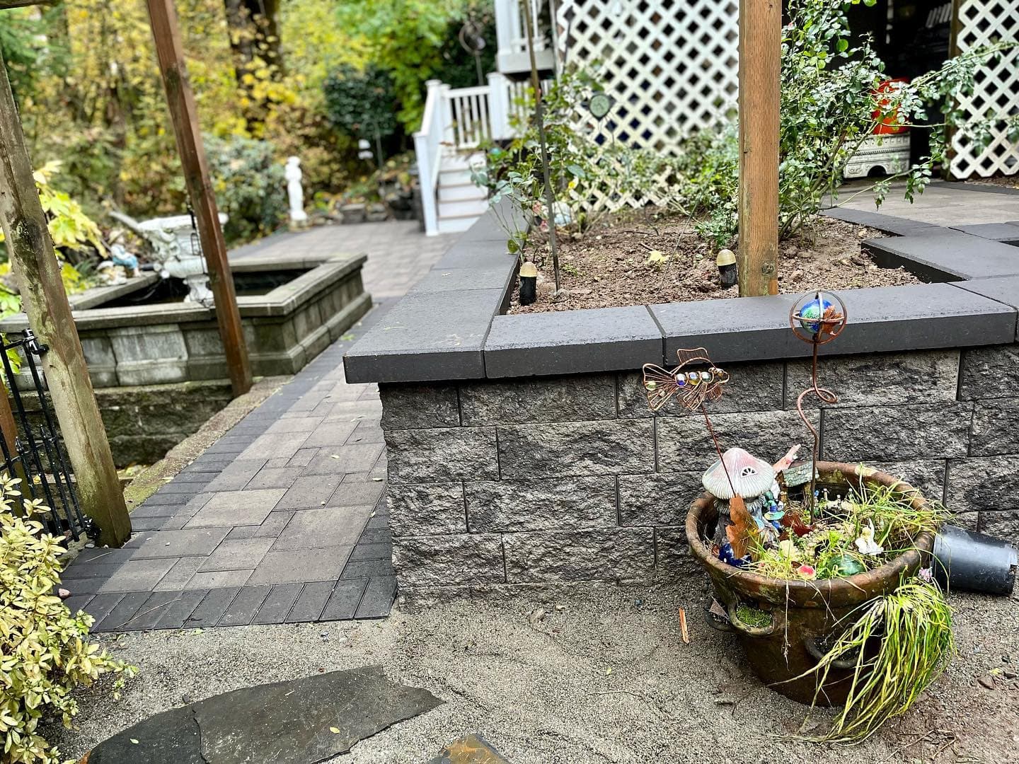 Retaining wall with integrated walkway and landscape lighting
